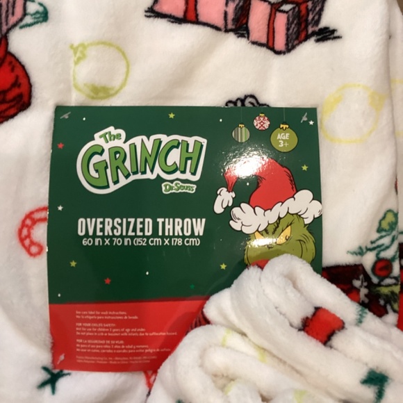NWT The Grinch Dr Seuss Christmas White Color throw 60 x 70 Cindy-Lou Who Max - Picture 6 of 6